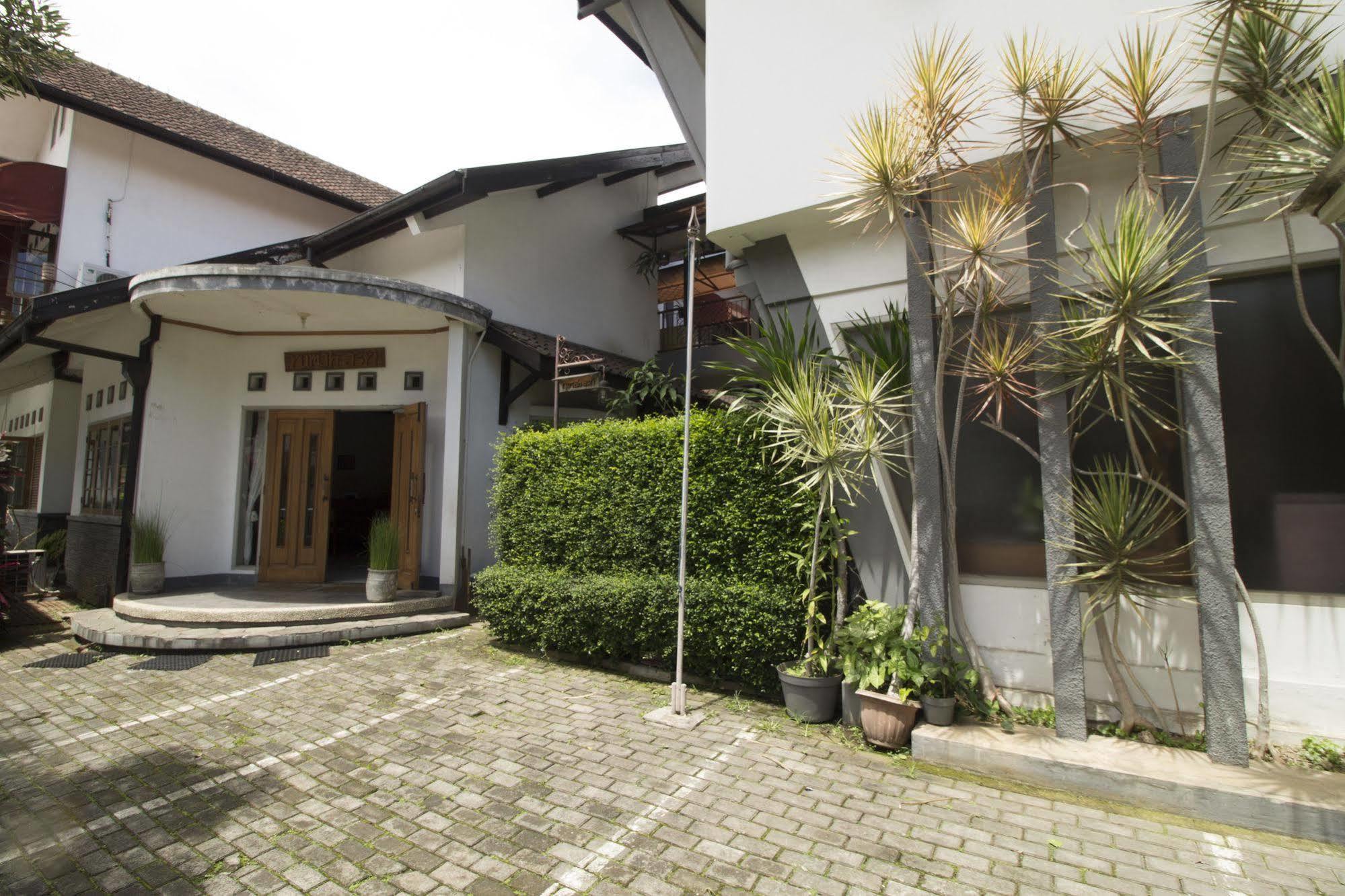 Reddoorz @ Setrasari Hotel Bandung Buitenkant foto