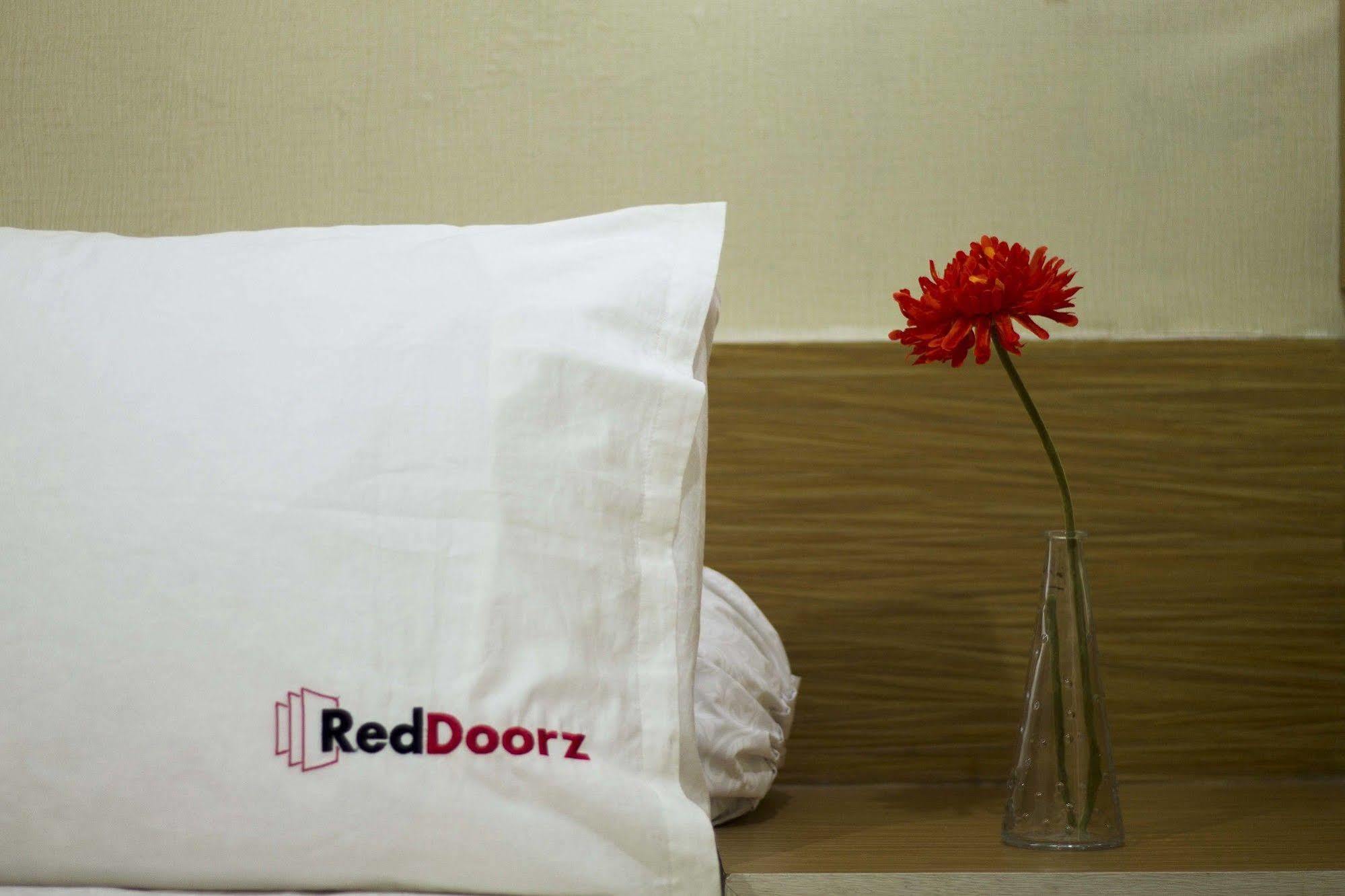 Reddoorz @ Setrasari Hotel Bandung Buitenkant foto