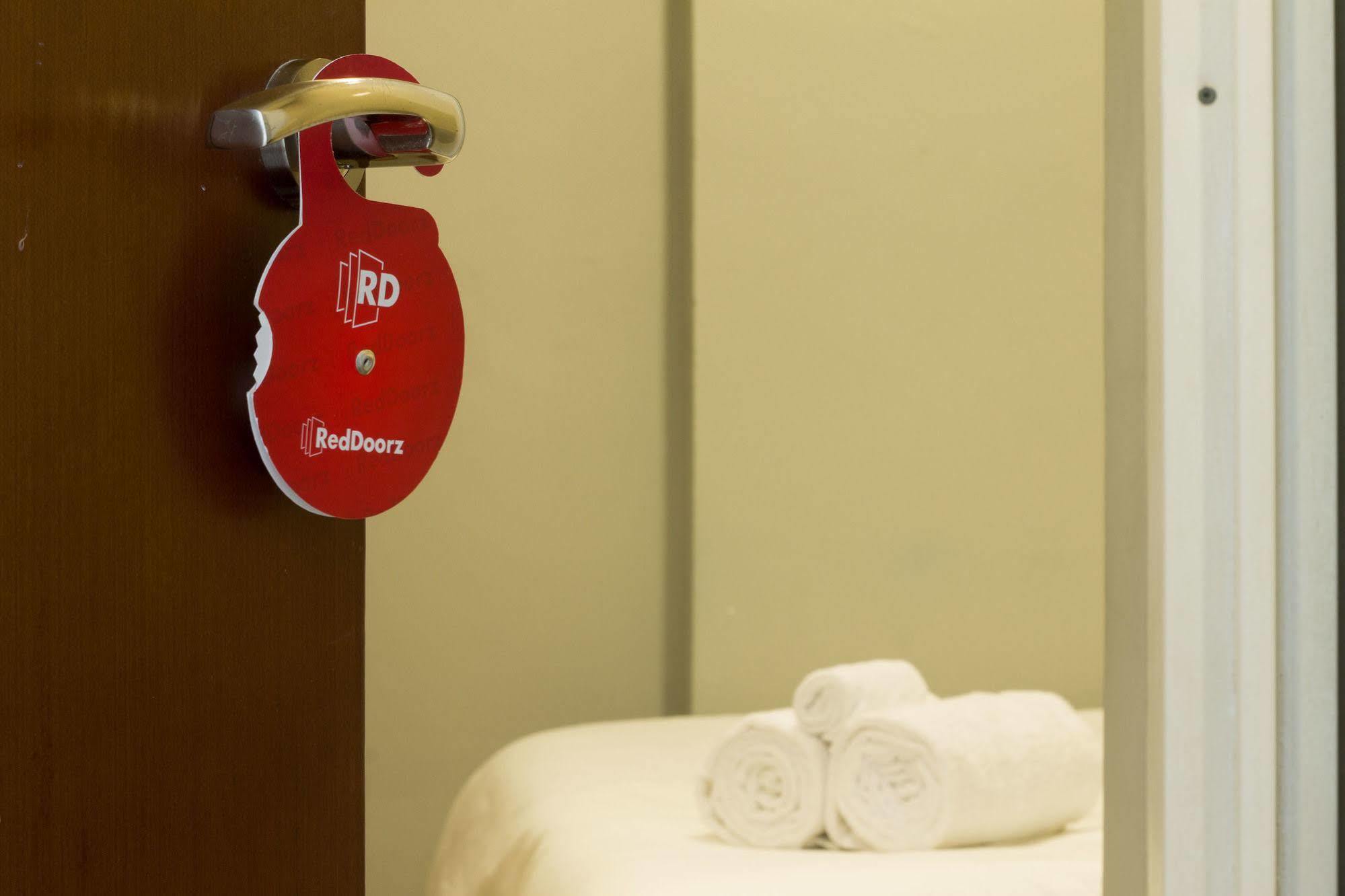 Reddoorz @ Setrasari Hotel Bandung Buitenkant foto